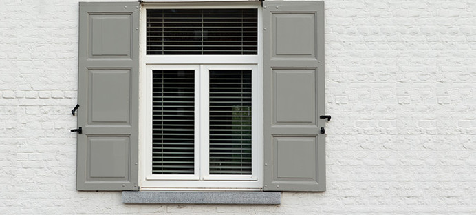 Fenster mit Holzläden