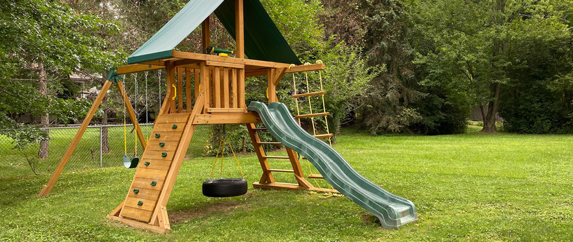 Klettergerüst mit Rutsche